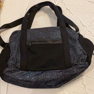 Lululemon everywhere duffel barely used